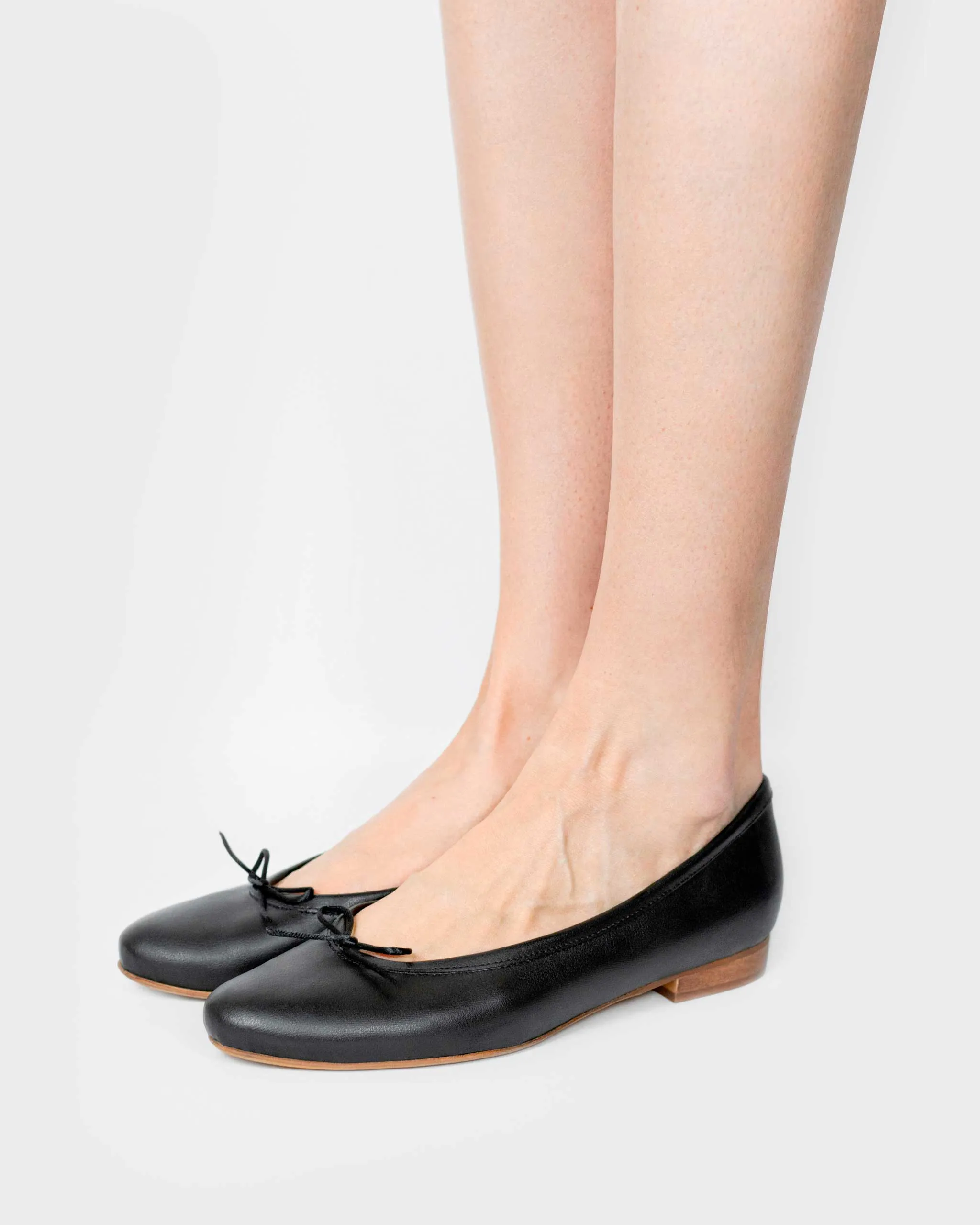 Audrey Pumps Black grape leather ballerinas - outlet