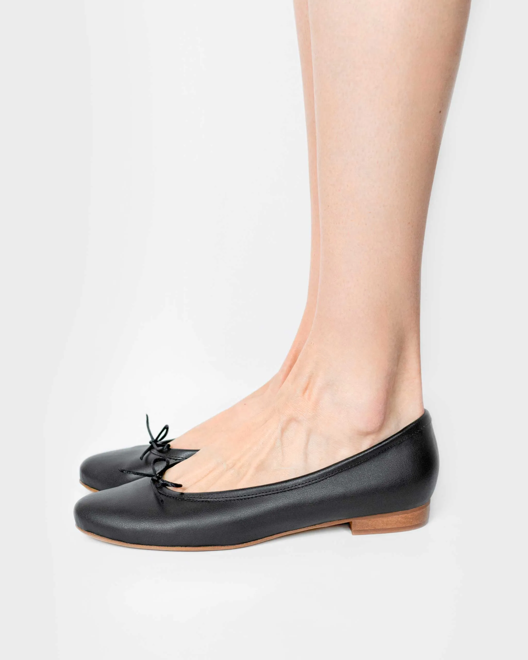 Audrey Pumps Black grape leather ballerinas - outlet