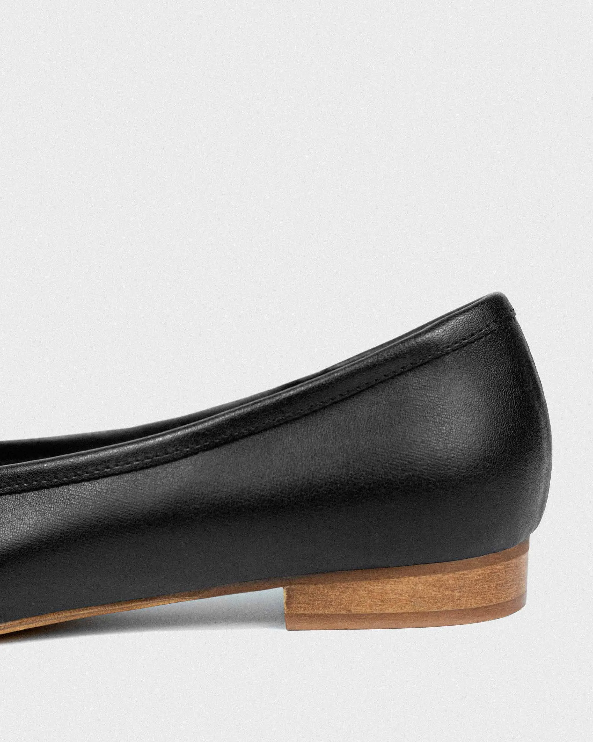 Audrey Pumps Black grape leather ballerinas - outlet
