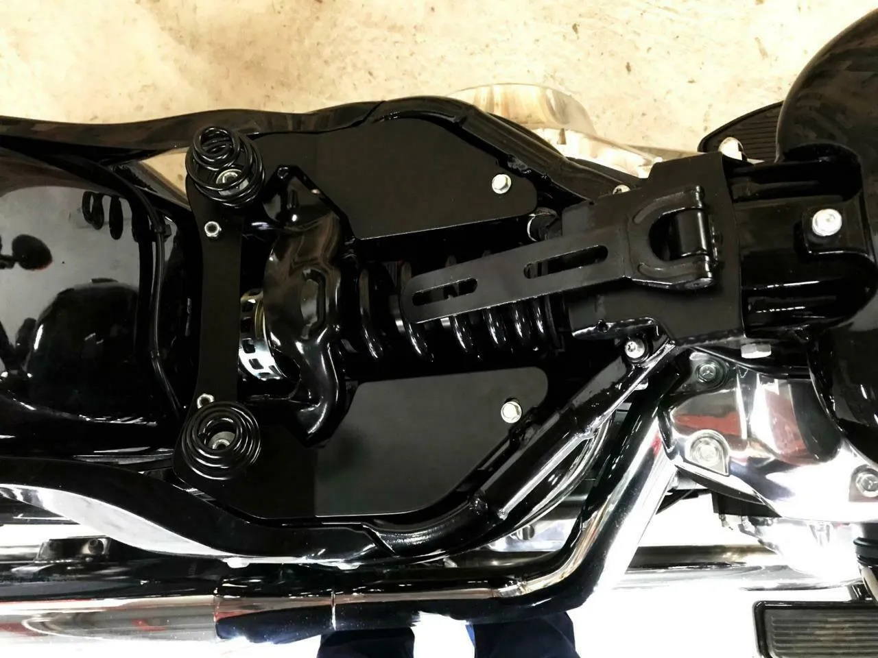 Seat 2018-2025 Harley Softail 15x14" Spring Conversion Mounting Kit P-Pad Tank Bib