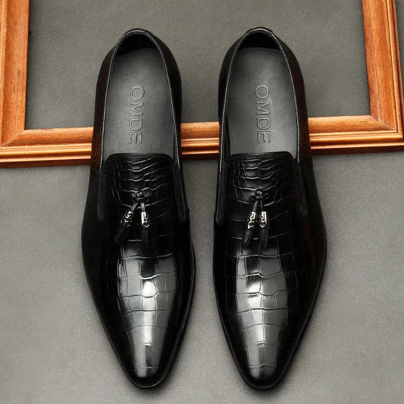 Upgrade your formal business look with these genuine leather pointed-toe dress shoes for men.