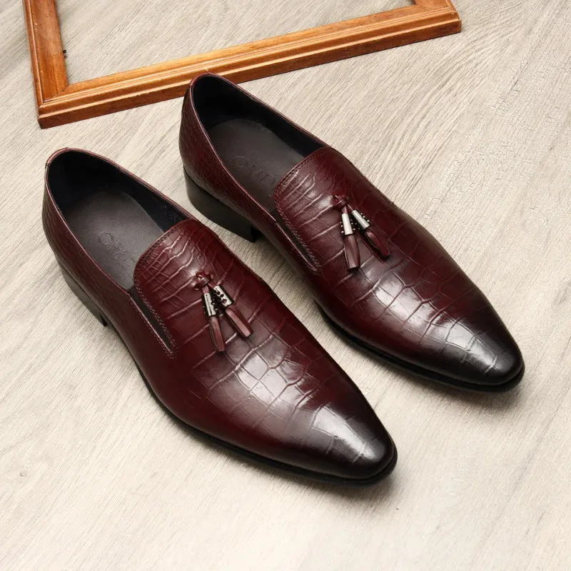 Upgrade your formal business look with these genuine leather pointed-toe dress shoes for men.
