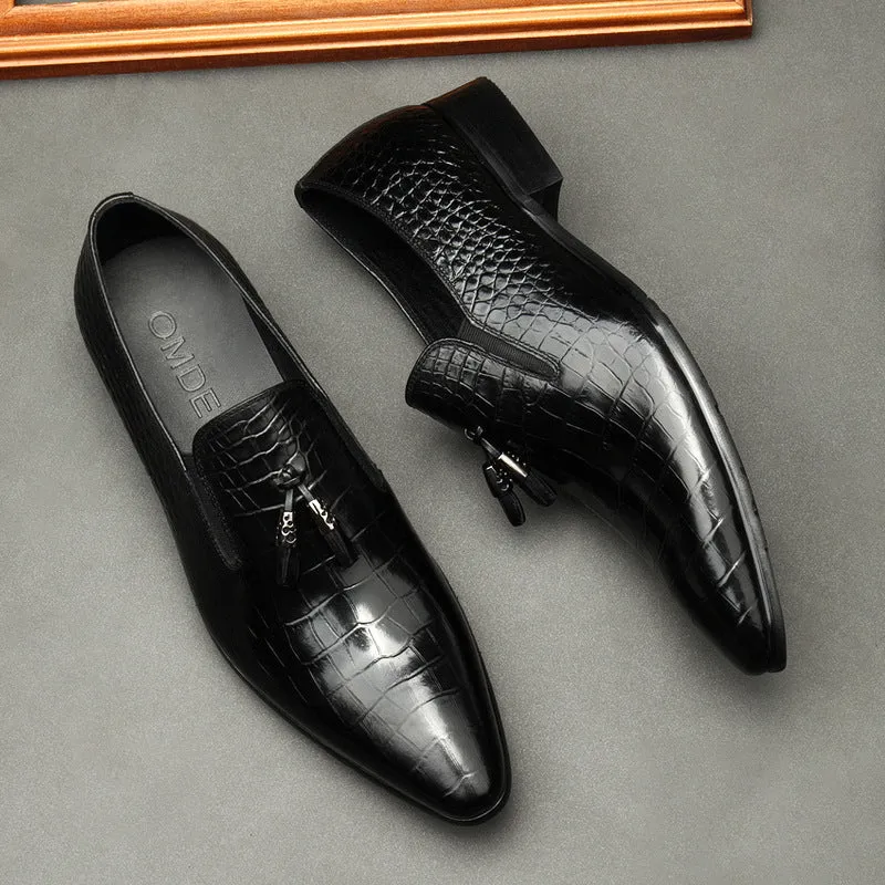 Upgrade your formal business look with these genuine leather pointed-toe dress shoes for men.