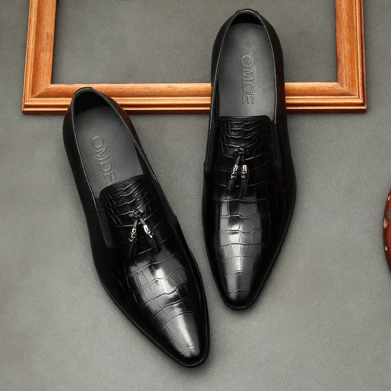 Upgrade your formal business look with these genuine leather pointed-toe dress shoes for men.